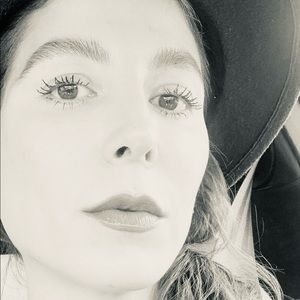 Meet your Posher, Dennise